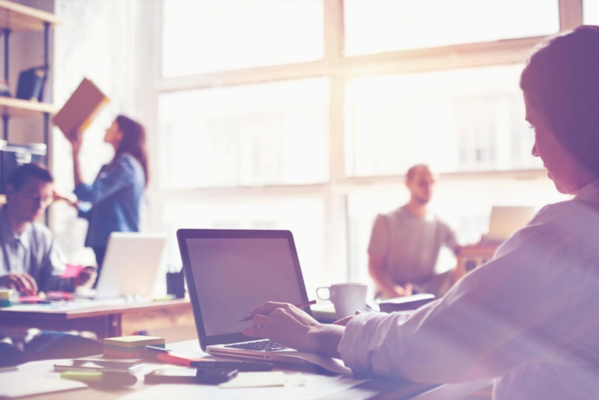 Espace de travail avec documents de planification d'entreprise